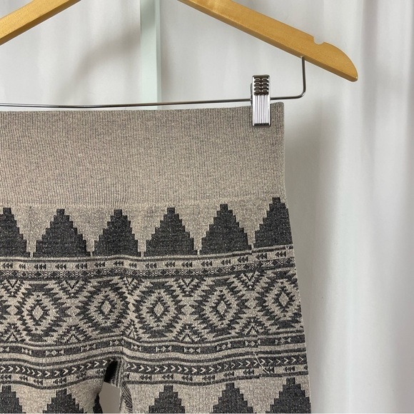 One 5 One Small Balinese High Waist Winter Print Fleece Lined Leggings Oatmeal - Picture 7 of 7